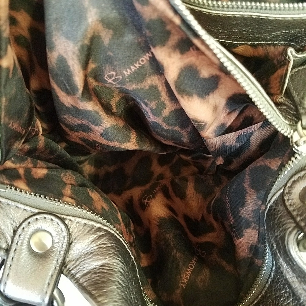 B. Makowsky Silver Hobo Bag Lots of Pockets - Picture 7 of 8
